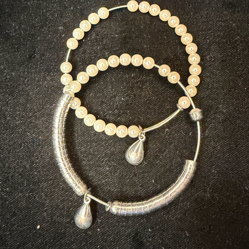 Elegant Silver and Cream Pearl Beaded Hoop Bracelets - Picture 1 of 2
